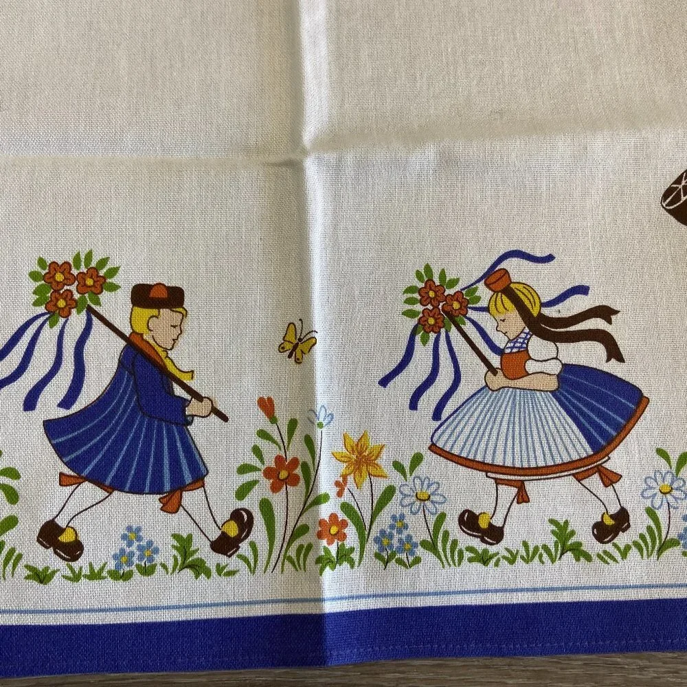 NWOT  Dutch  Holland European Tablecloth Table Cloth  National costumes